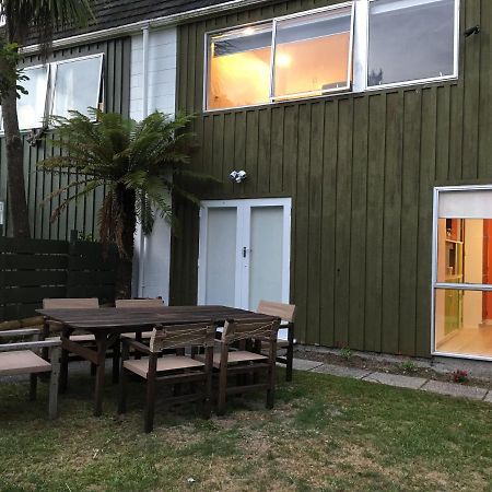 Water'S Edge City Retreat Rotorua Bagian luar foto