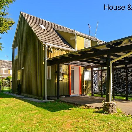Water'S Edge City Retreat Rotorua Bagian luar foto