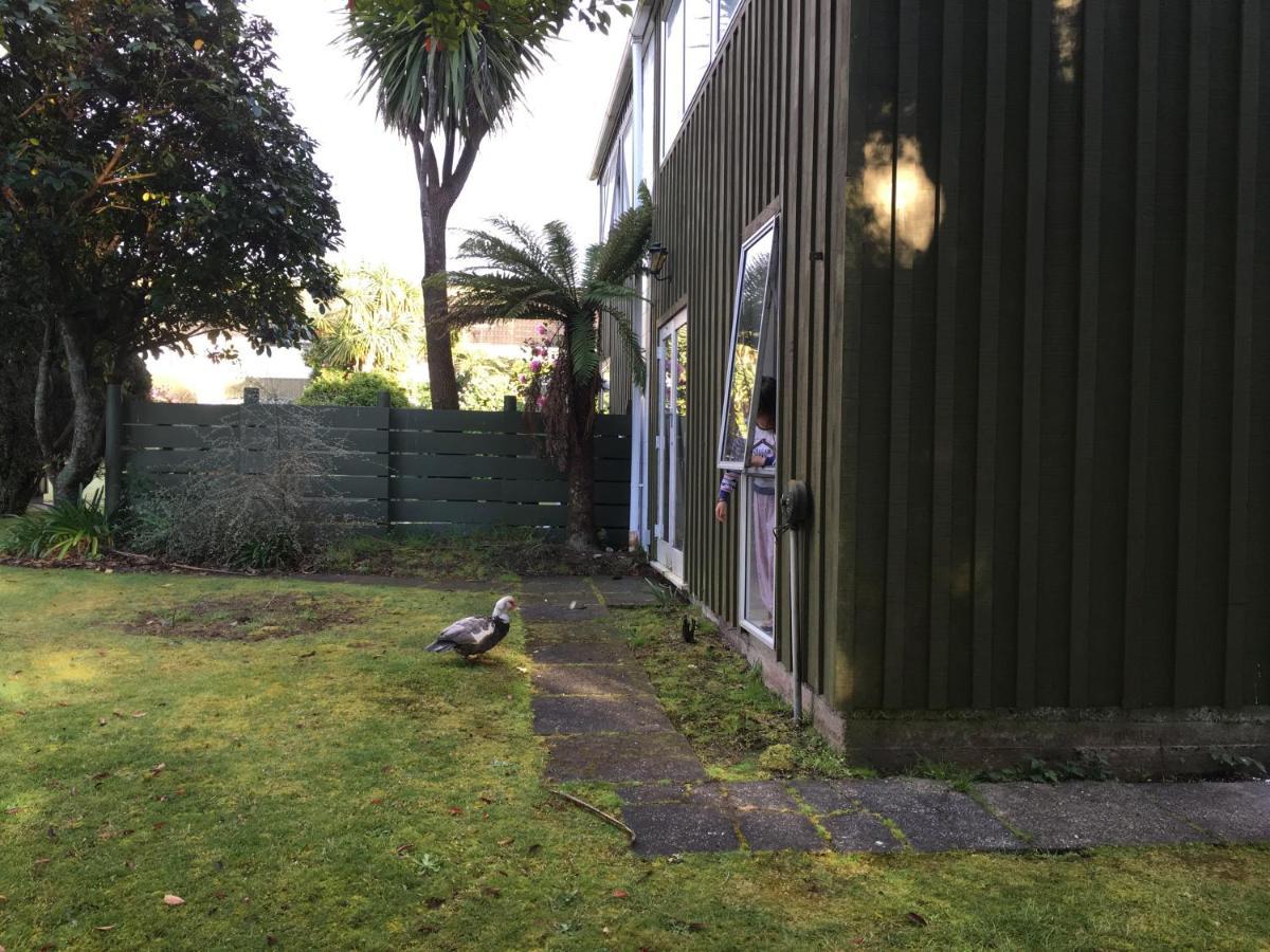 Water'S Edge City Retreat Rotorua Bagian luar foto