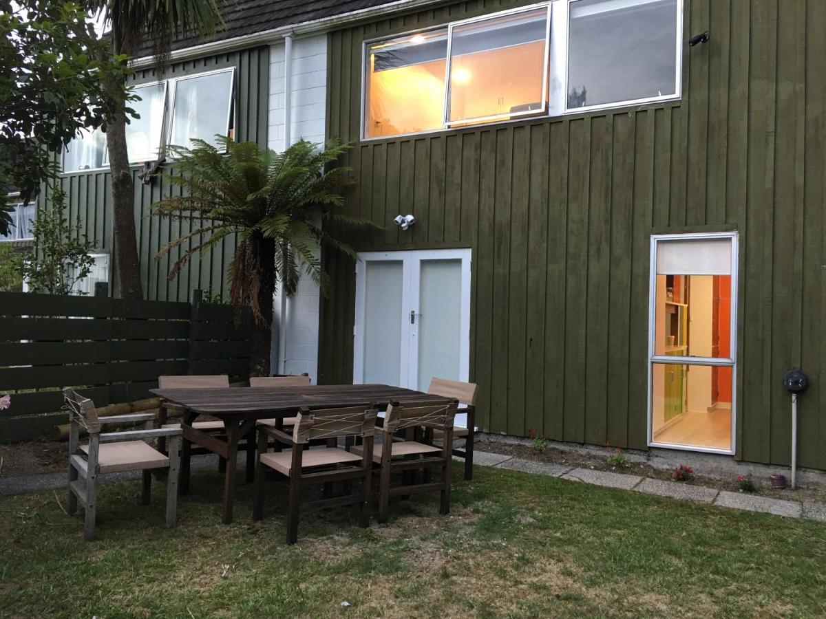 Water'S Edge City Retreat Rotorua Bagian luar foto