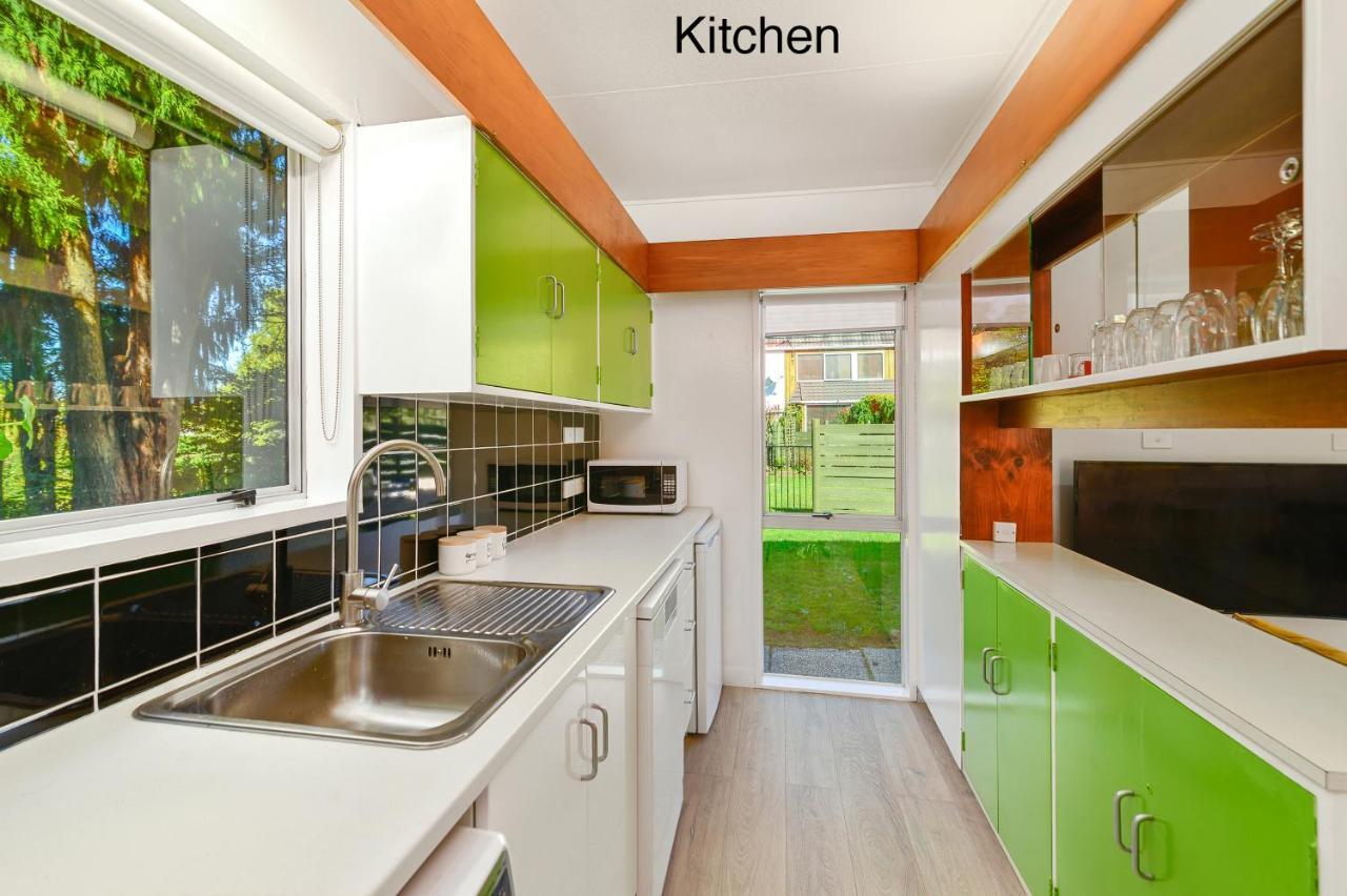 Water'S Edge City Retreat Rotorua Bagian luar foto